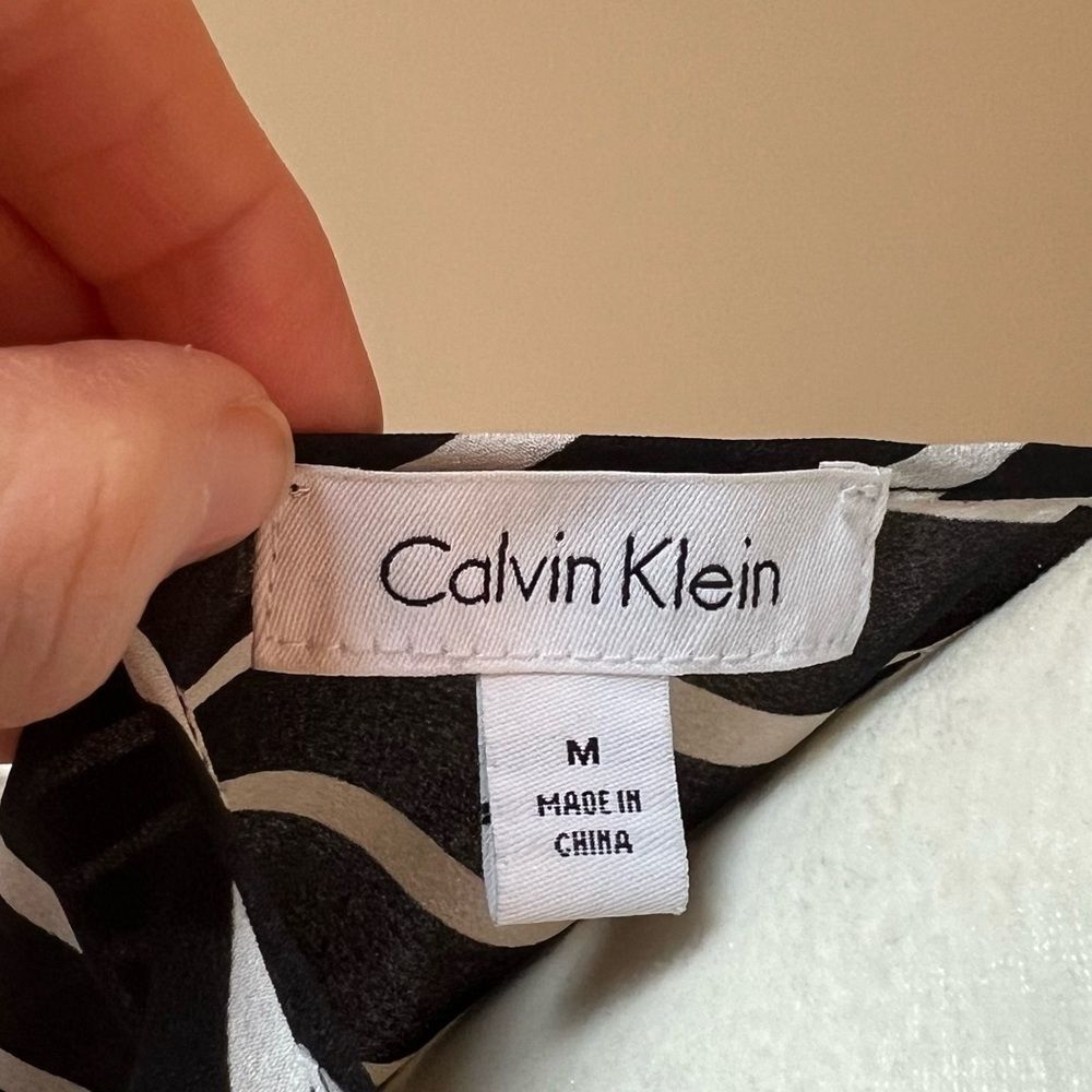 Calvin Klein Black & White Striped Zippered Blouse - Picture 15 of 16